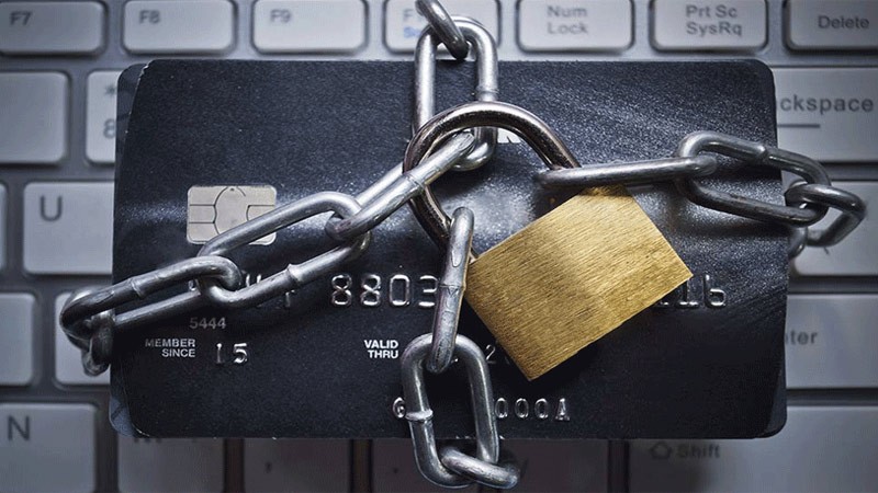 مسدود شدن حساب های پی پال