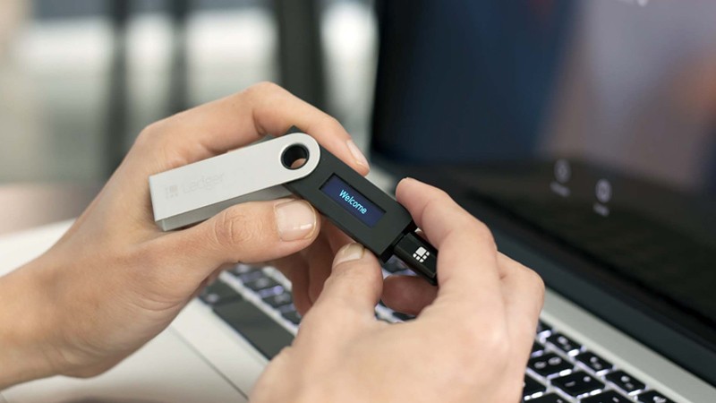 استفاده از کیف پول های سخت افزاری