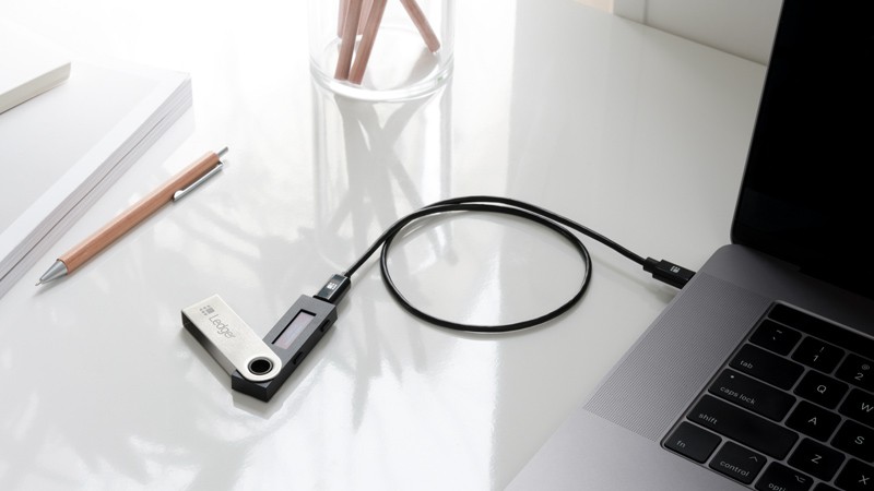 استفاده از کیف پول های سخت افزاری