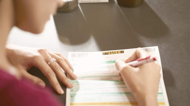 چرا حواله وسترن یونیون هولد (Hold) می شود